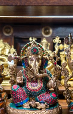 Hindistan, Delhi, Mart 2024. Delhi Uluslararası Havaalanı 'nda Ganesha heykelciği. Yüksek kalite fotoğraf