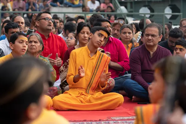 Rishikesh, Hindistan, 24 Mart 2024 Ganga Aarti festivali. Yüksek kalite fotoğraf