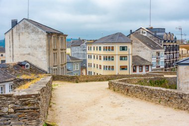 Roma duvarı İspanya 'nın Lugo kentinin etrafını sardı..