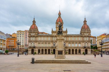 A Coruna, İspanya 'daki Praza de Maria Pita meydanında belediye meclisi.