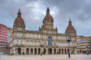 A Coruna, İspanya 'daki Praza de Maria Pita meydanında belediye meclisi.
