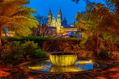 İspanya 'daki Santiago de Compostela Katedrali' nin gece manzarası.