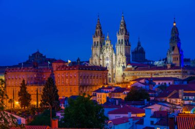 İspanya 'daki Santiago de Compostela Katedrali' nin gece manzarası.