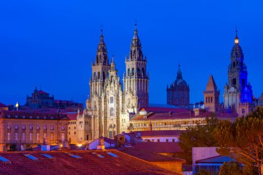 İspanya 'daki Santiago de Compostela Katedrali' nin gece manzarası.