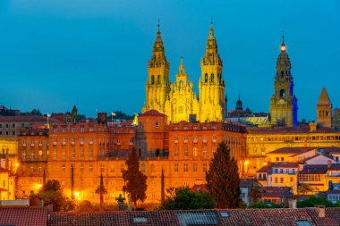 İspanya 'daki Santiago de Compostela Katedrali' nin gece manzarası.