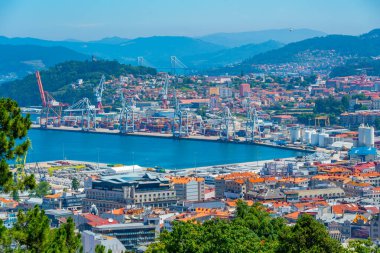 İspanya 'nın Vigo kentindeki liman manzarası.