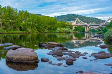 İspanya, Ourense 'de Ponte de Milenio manzarası.