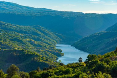 Madrid Balkonları İspanya 'daki Sil nehrinin üzerinden bakıyor..