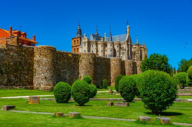 İspanyol kasabası Astorga 'daki Gaudi Sarayı