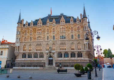 İspanya 'nın Casa Botines kasabası Leon.