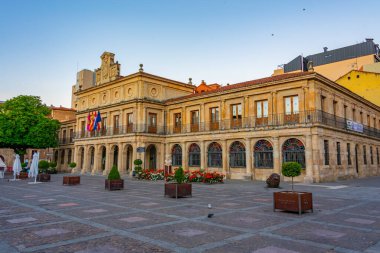 İspanya 'da Leon' daki belediye binası manzarası.