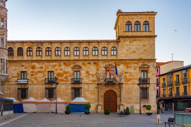 Palacio De Los Guzman İspanyol kasabası Leon 'da.