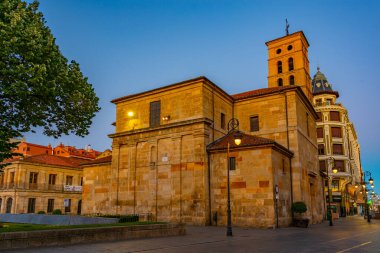 İspanyol kasabası Leon 'daki San Marcelo Kilisesi.