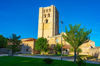 İspanyol kasabası Zamora 'daki katedral manzarası.