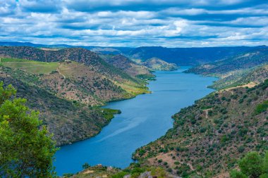 İspanya 'da Picon del Moro' dan Douro nehrinin panorama manzarası.