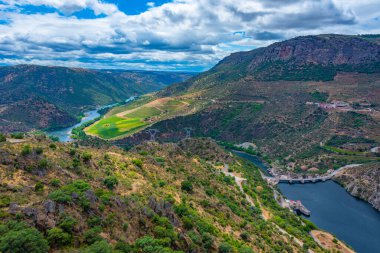 İspanya 'da Picon del Moro' dan Douro nehrinin panorama manzarası.