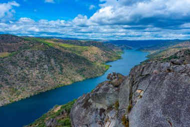 İspanya 'da Picon del Moro' dan Douro nehrinin panorama manzarası.