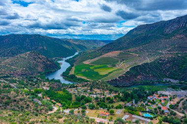 İspanya 'da Picon del Moro' dan Douro nehrinin panorama manzarası.