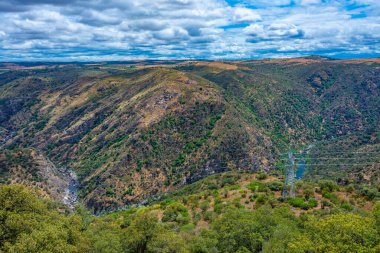 İspanya 'da Huebra ve Camaces nehirlerinin kesiştiği çorak vadi..