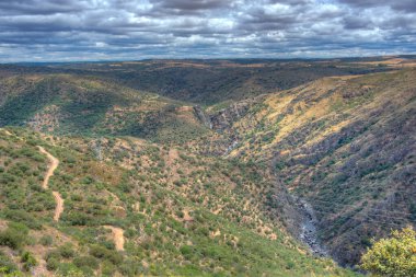 İspanya 'da Huebra ve Camaces nehirlerinin kesiştiği çorak vadi..