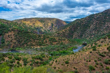 İspanya 'da Huebra ve Camaces nehirlerinin kesiştiği çorak vadi..