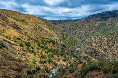 İspanya 'da Huebra ve Camaces nehirlerinin kesiştiği çorak vadi..