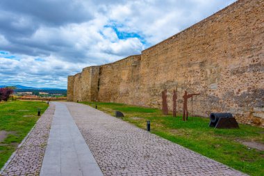 İspanya 'daki Ciudad Rodrigo' da ortaçağ tahkimatı.
