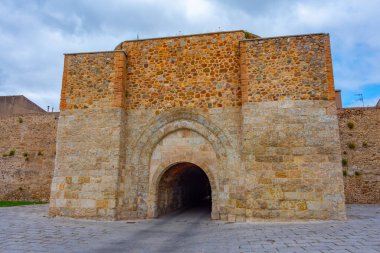 İspanya 'daki Ciudad Rodrigo' da ortaçağ tahkimatı.
