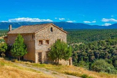 İspanya 'nın Pedraza köyü yakınlarındaki güzel manzara.