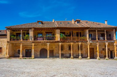 İspanyol köyü Pedraza 'nın Plaza Belediye Başkanı.
