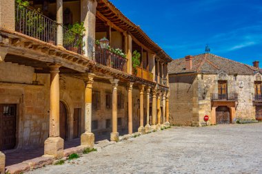 İspanyol köyü Pedraza 'nın Plaza Belediye Başkanı.
