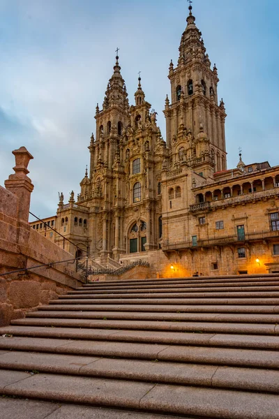 İspanya 'daki Santiago de Compostela Katedrali' nin günbatımı manzarası.