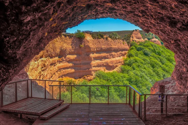 Otevřený Konec Antického Tunelu Las Medulas Starobylé Naleziště Těžby Zlata — Stock fotografie