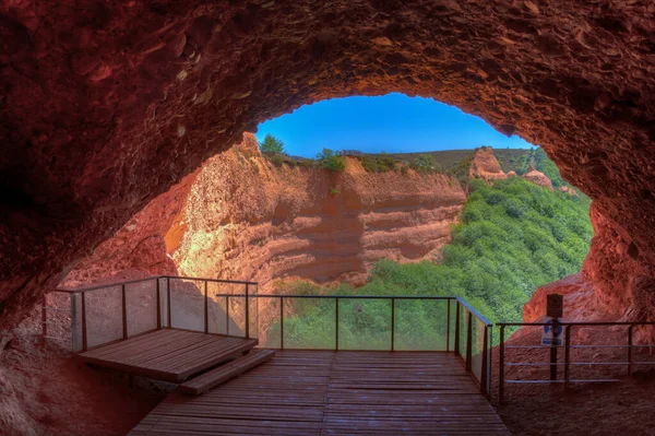 Otevřený Konec Antického Tunelu Las Medulas Starobylé Naleziště Těžby Zlata — Stock fotografie