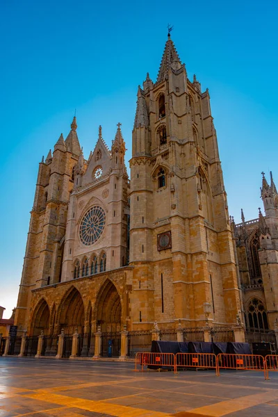 西班牙里昂大教堂的日出景观 — 图库照片