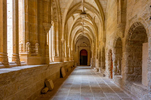 スペインのシウダド ロドリゴ大聖堂の回廊 — ストック写真