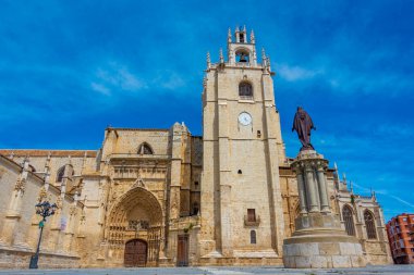 İspanyol şehri Palencia 'da San Antolin Katedrali