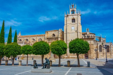 İspanyol şehri Palencia 'da San Antolin Katedrali