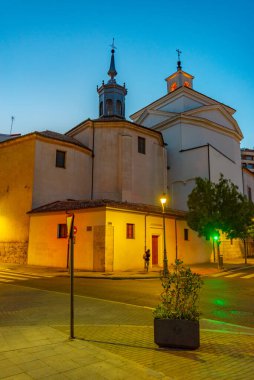 Valladolid 'deki Kederli Kadın Kilisesi' nin Gece Manzarası.