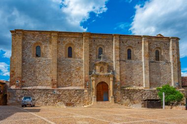 İspanya 'nın Atienza köyündeki San Juan Bautista Kilisesi.