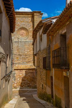 İspanya 'nın eski Atienza kasabasındaki Ortaçağ Caddesi..