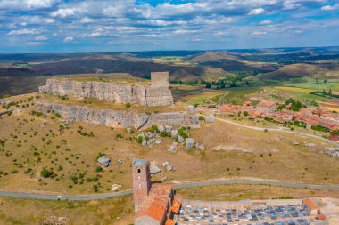 İspanya 'daki Castillo de Atienza manzarası.