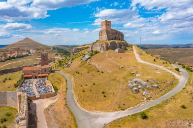 İspanya 'daki Castillo de Atienza manzarası.