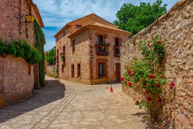 İspanya 'nın Medinaceli kentindeki ortaçağ sokağı..