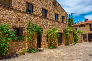 İspanya 'nın Medinaceli kentindeki ortaçağ sokağı..