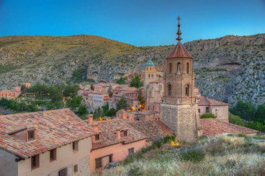 İspanyol şehri Albarracin 'in günbatımı manzarası.
