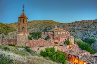 İspanyol şehri Albarracin 'in günbatımı manzarası.