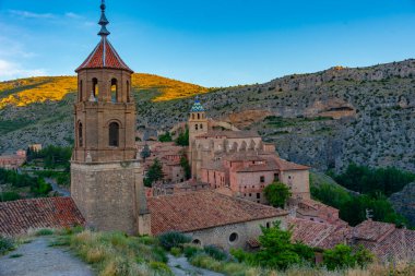 İspanyol şehri Albarracin 'in günbatımı manzarası.