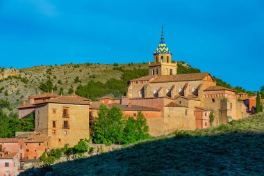 İspanyol şehri Albarracin 'in günbatımı manzarası.