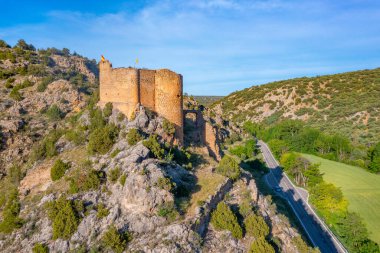 Castillo de Santa Croche İspanya 'da Albarracin yakınlarında..